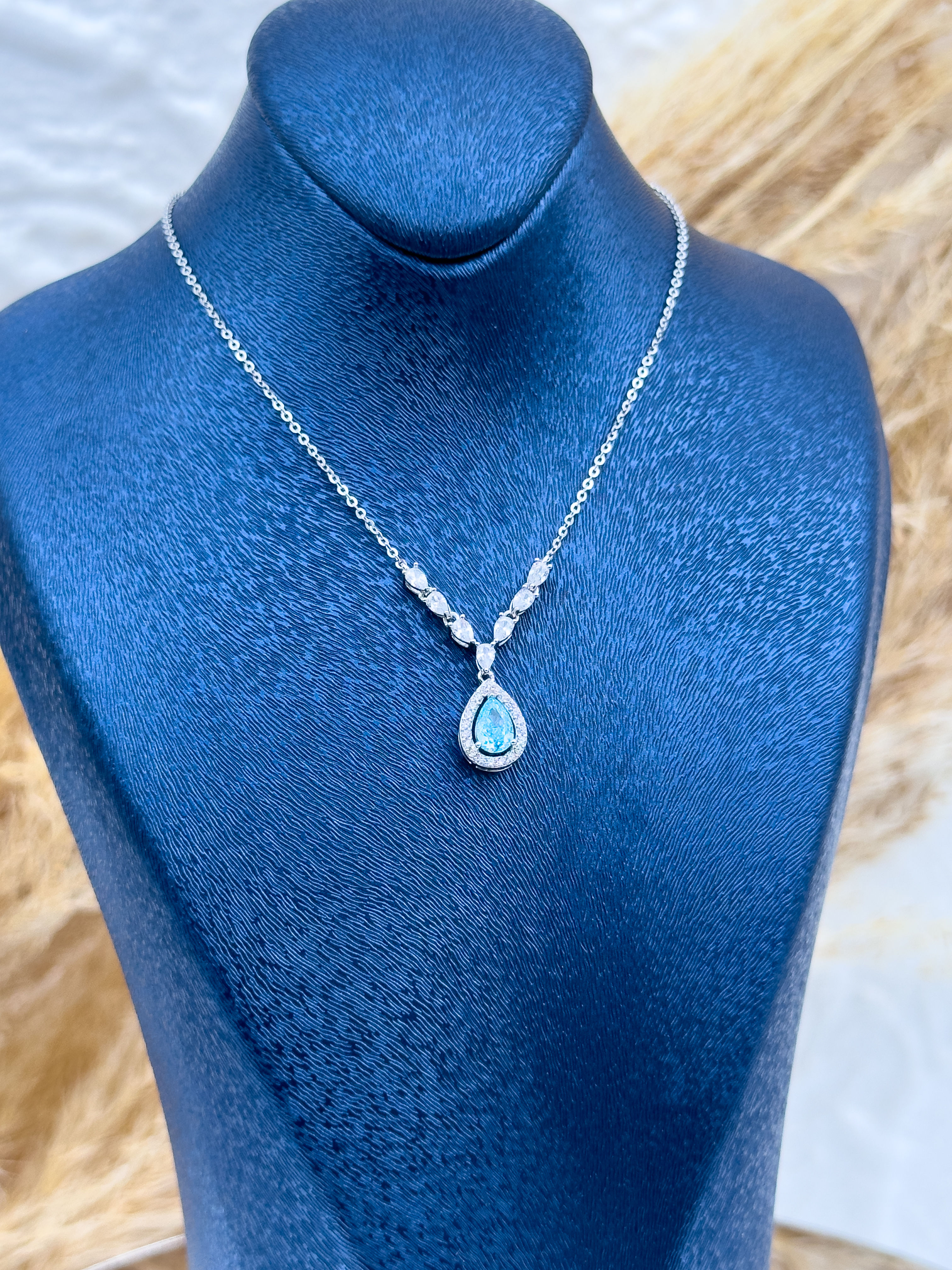 925 Ayar Gümüş Aquamarin Damla Taşlı Lüks Kadın Kolye